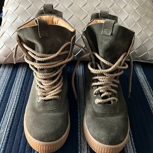 Cinzia Araia Kids, beautiful green boots, very good condition.